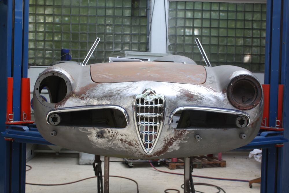 Giulietta Spider 1300 Typ 750 D Anpassen des Chroms bei bewegungs-energie.de