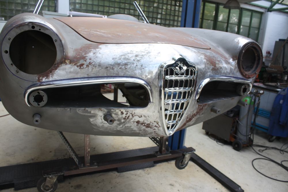 Giulietta Spider 1300 Typ 750 D Anpassen des Chroms bei bewegungs-energie.de