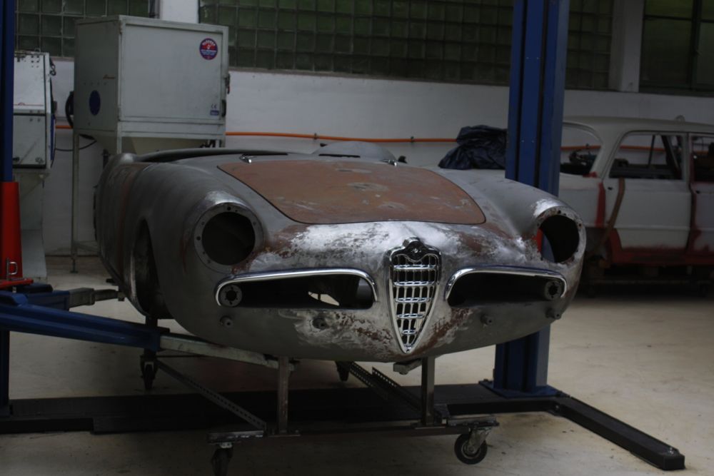 Giulietta Spider 1300 Typ 750 D Anpassen des Chroms bei bewegungs-energie.de